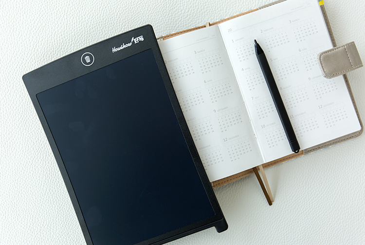 Paper notebook Obsolete, the first erasable smart tablet, repeated 50,000 times
